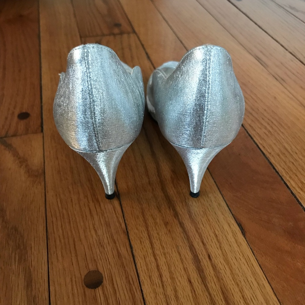 Silver Heels - Picture 2 of 4